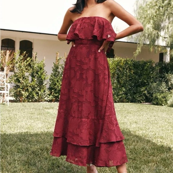 Lulu's Love You So Truly White Dress Burnout Flowers medium NWT
Strapless Midi - Picture 10 of 14